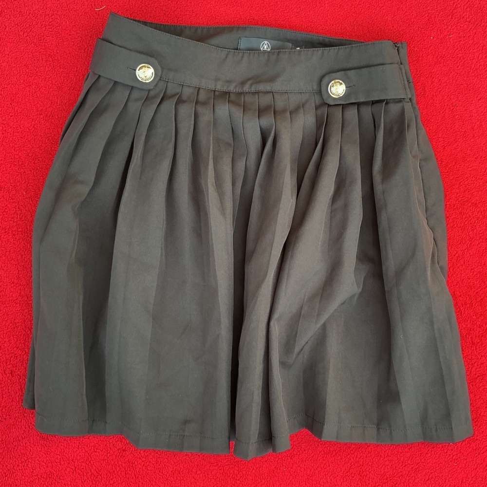 Missguided Pleated Mini Skirt Women Size 4 Black Excellent Gold Button Accents